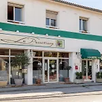 Logis Le Passiflore Cognac فندق