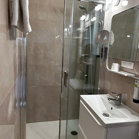 Logis Le Passiflore Cognac 호텔 3*