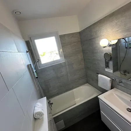 Otel Logis Le Passiflore Cognac Châteaubernard