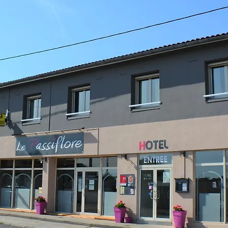 Otel Logis Le Passiflore Cognac Châteaubernard